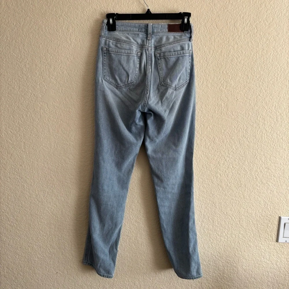 Hollister Ultra High Rise Mom jean Size 0